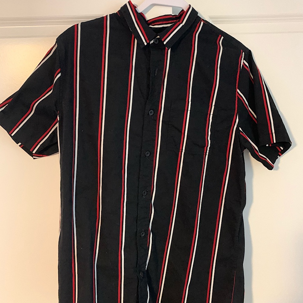 Men’s Medium Black, Red, and White Button Down